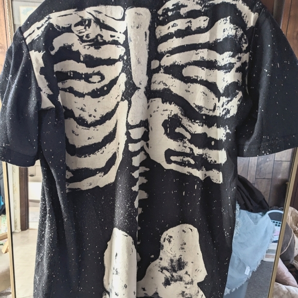 Skeleton Tshirt - Picture 1 of 2
